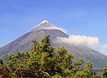 *Майон, стратовулкан высотой 2462 метра над уровнем моря, – это часть Тихоокеанского огненного кольца