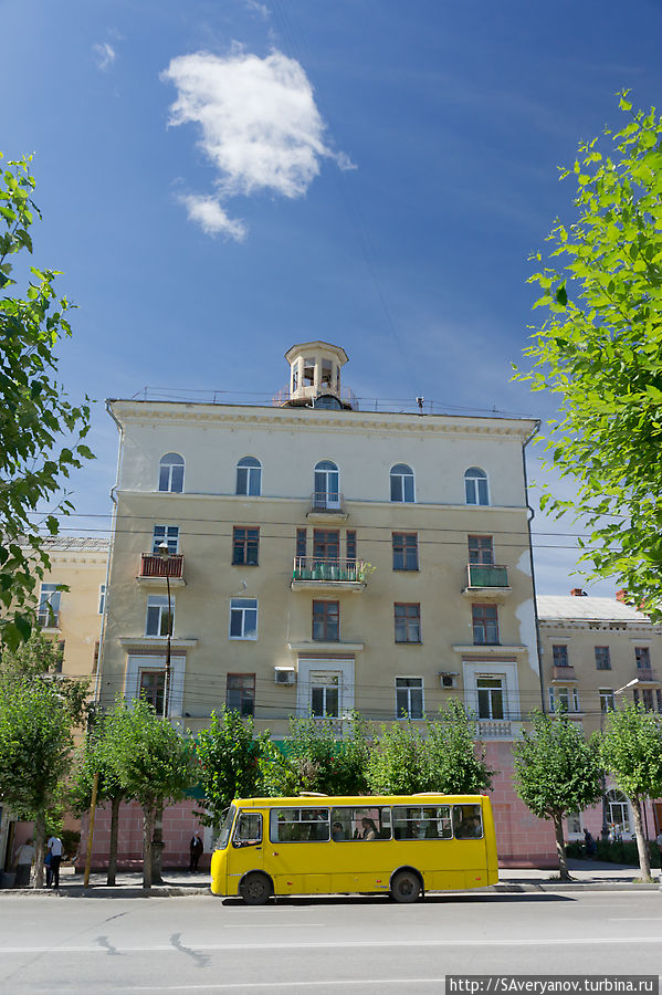 Здание с бельведером — башенкой на крыше Березники, Россия