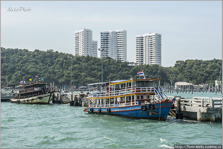 Отчалили от пристани в просторы Сиамского залива...
* Паттайя, Таиланд