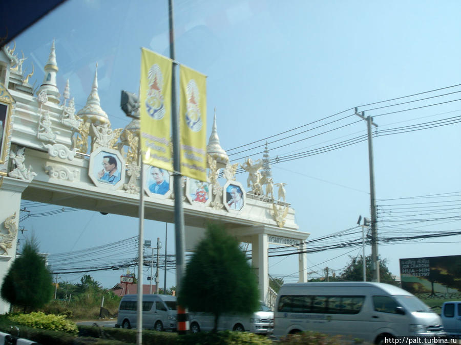 Основная транспортная артерия города. Хуа-Хин, Таиланд