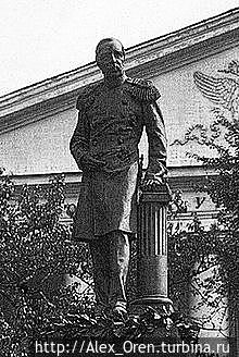 17 июня 1889 года в Санкт-Петербурге торжественно открыт памятник принцу П. Г. Ольденбургскому перед главным фасадом Мариинской больницы. Был снесён в 1930 году.