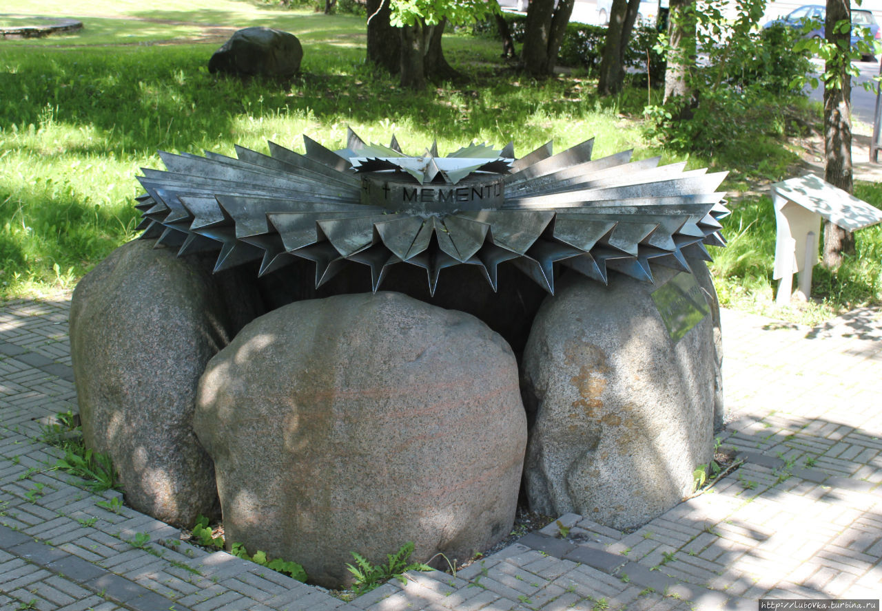Rukkilill — необычный памятник эстонцам Тарту, Эстония