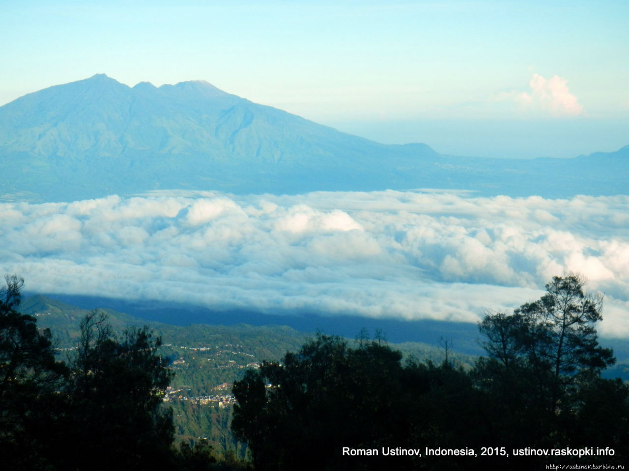 На мотобайках на вулкан Бромо, Ява, Индонезия Ява, Индонезия