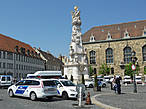 Площадь Сентхаромшаг (Святой Троицы). Посреди площади стоит колонна с символическим изображением Святой троицы, установленная после эпидемии чумы.