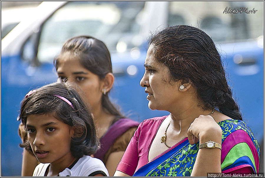 Вокруг бурлит жизнь. Только успевай щелкать, я не очень-то успевал...
* Вокруг бурлит жизнь. Только успевай щелкать, я не очень-то успевал...
*
