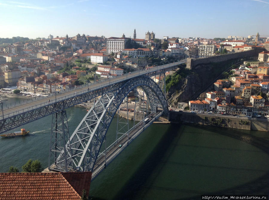 Мост Дона Луиша соединяет центр Порту с городом Вила-Нова-де-Гайа. Порту, Португалия