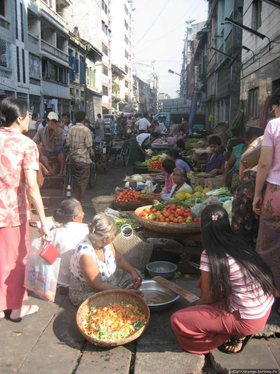 Уличный рынок в Китайском