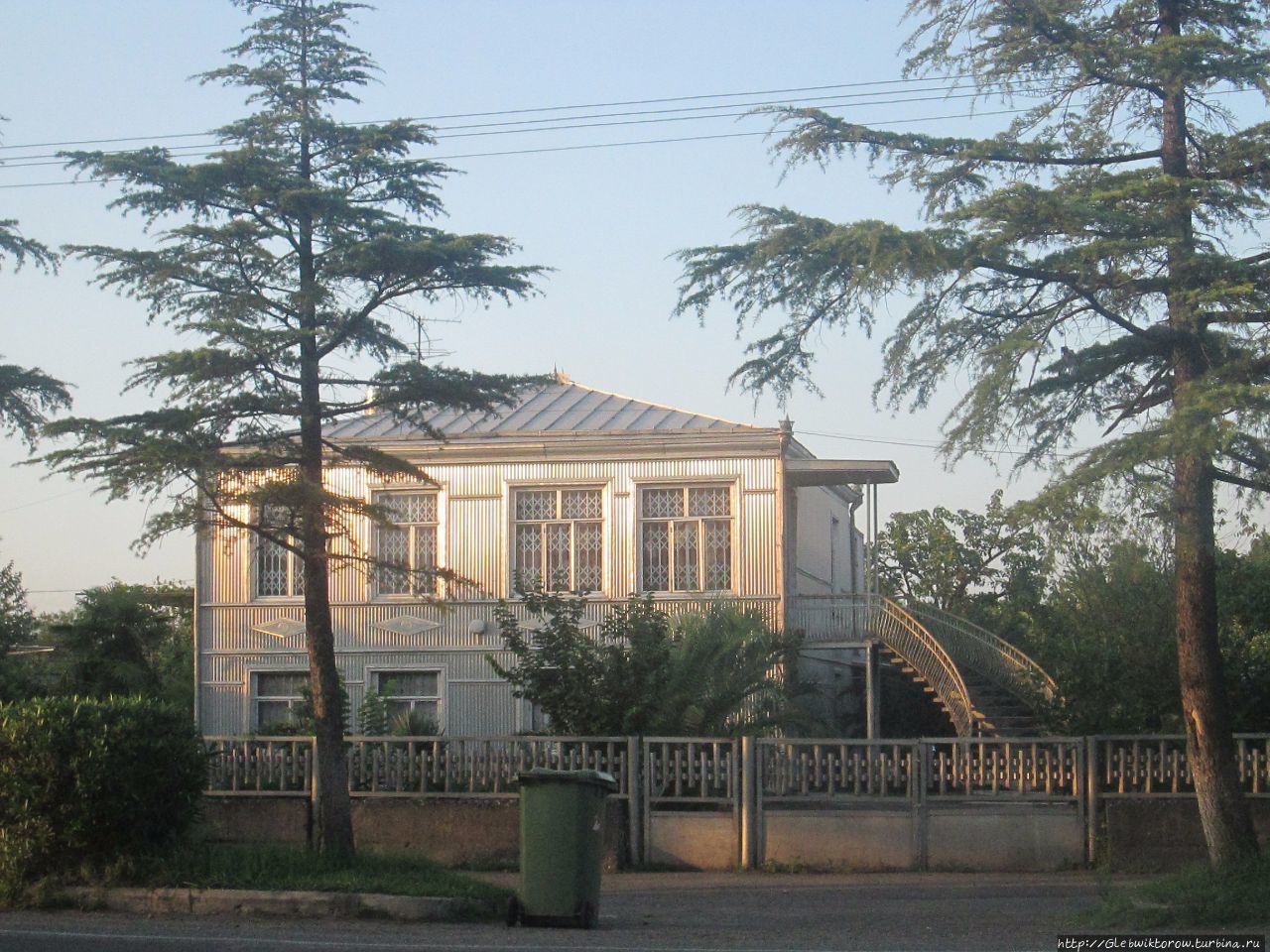 Хоби — типичный малый город Мегрелии Хоби, Грузия Хоби — типичный малый город Мегрелии Хоби, Грузия