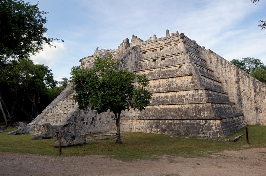 Еще одна пирамида на южной стороне Чичен-Ица город майя, Мексика
