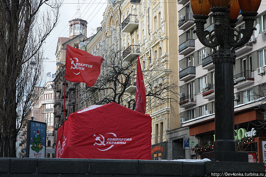 Несмотря на праздники и на переменчивую погоду, очень активная политическая позиция граждан страны, не могла остановить многих. Несмотря на праздники и на переменчивую погоду, очень активная политическая позиция граждан страны, не могла остановить многих.