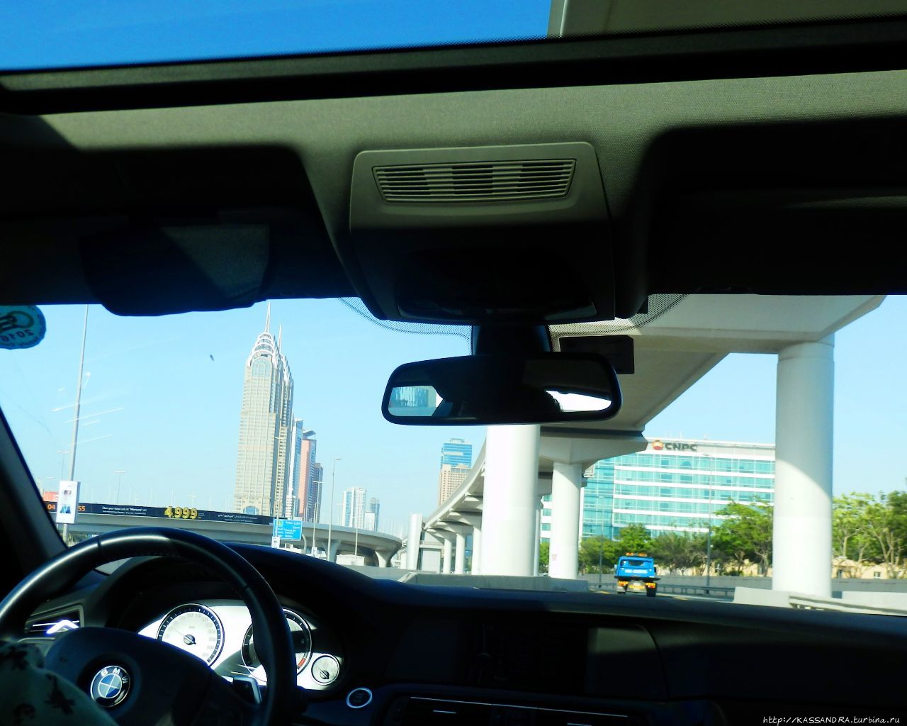 Дубай. Розовый фламинго в Рас-аль-Хоре Дубай, ОАЭ Дубай. Розовый фламинго в Рас-аль-Хоре Дубай, ОАЭ