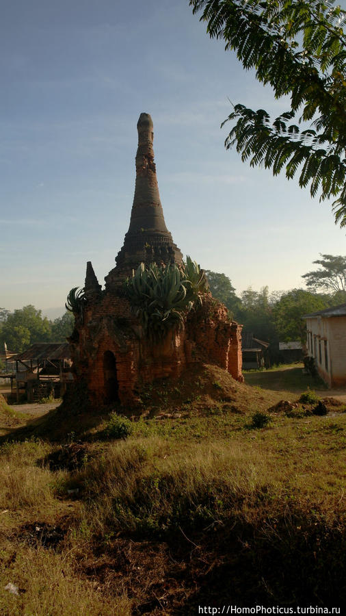 Лес ступ Озеро Инле, Мьянма Лес ступ Озеро Инле, Мьянма