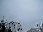 Фото, на котором видны православные купола Благовещенского собора и минареты мечети Кул Шариф