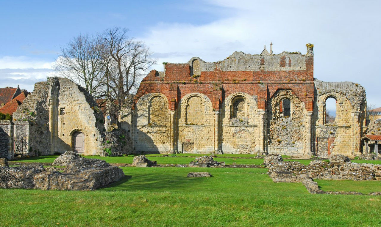 руины аббатства Св. Августина (6 век) / St Augustine's Abbey ruins (6th century)