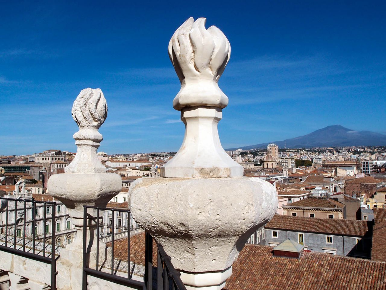 Город, который живёт вопреки Катания, Италия Город, который живёт вопреки Катания, Италия