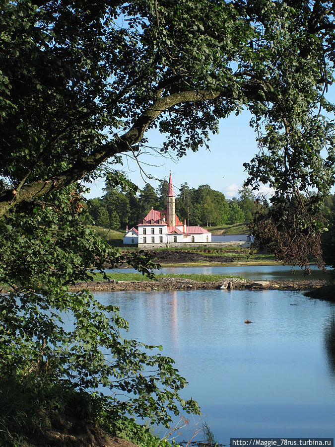 Рыцарский Приорат на берегу Черного озера в Гатчина. Император Павел был магистром Мальтийского ордена, отсюда были ссоры с англичанами... Рыцарский Приорат на берегу Черного озера в Гатчина. Император Павел был магистром Мальтийского ордена, отсюда были ссоры с англичанами...