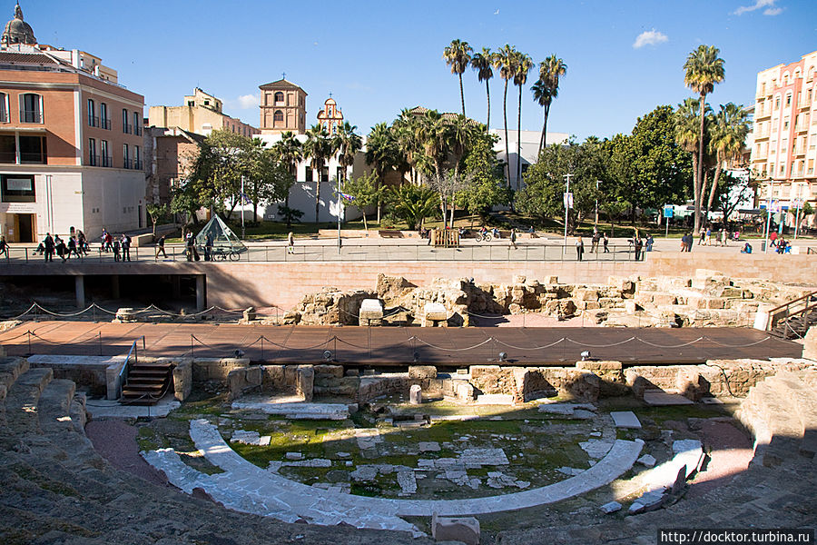 Вид из римского амфитеатра Малага, Испания