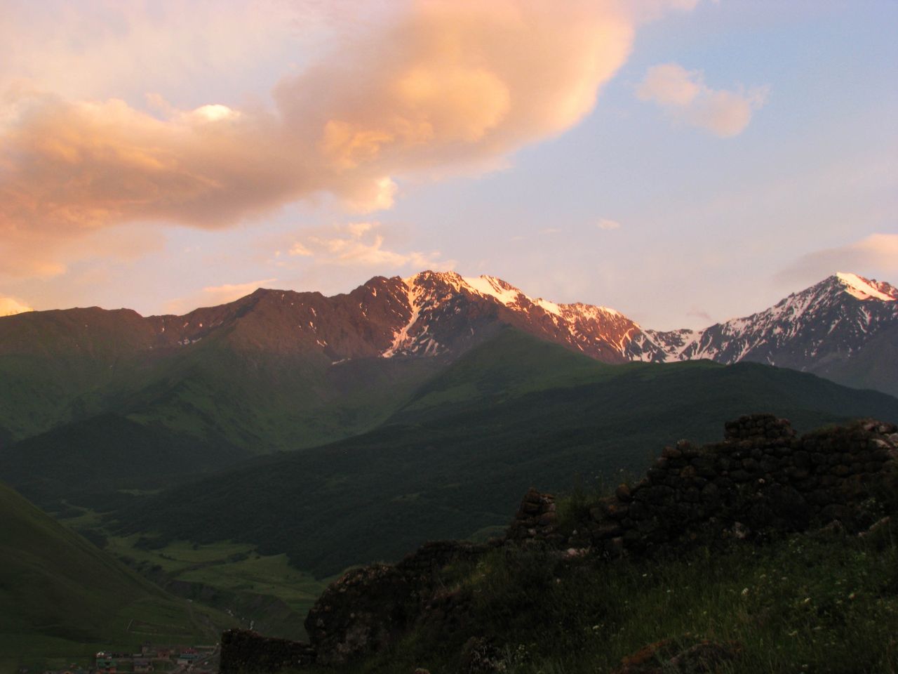 Башни и склепы древнего Цмити Цмити, Россия