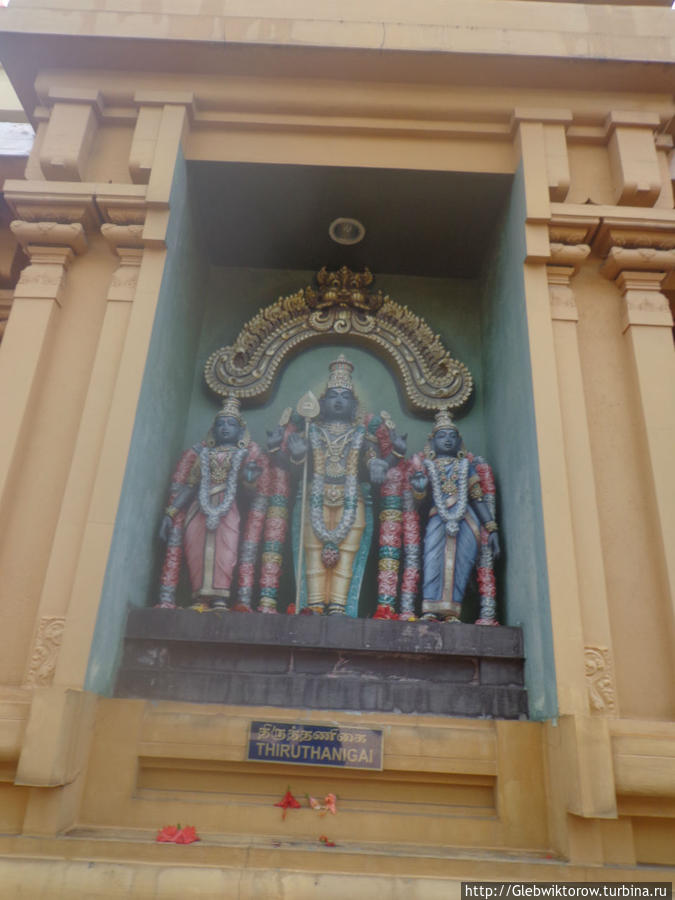 Служба в храме Sri Balathandayuthapani