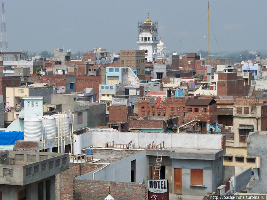 Вид с крыши N.R.I. Yatri Niwas Амритсар, Индия