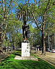 памятник Симону Боливару, немного неожиданно
