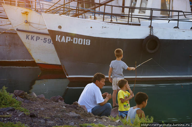 На городской косе для вод