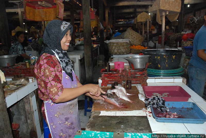 Рыбный рынок Джимбарана Джимбаран, Индонезия