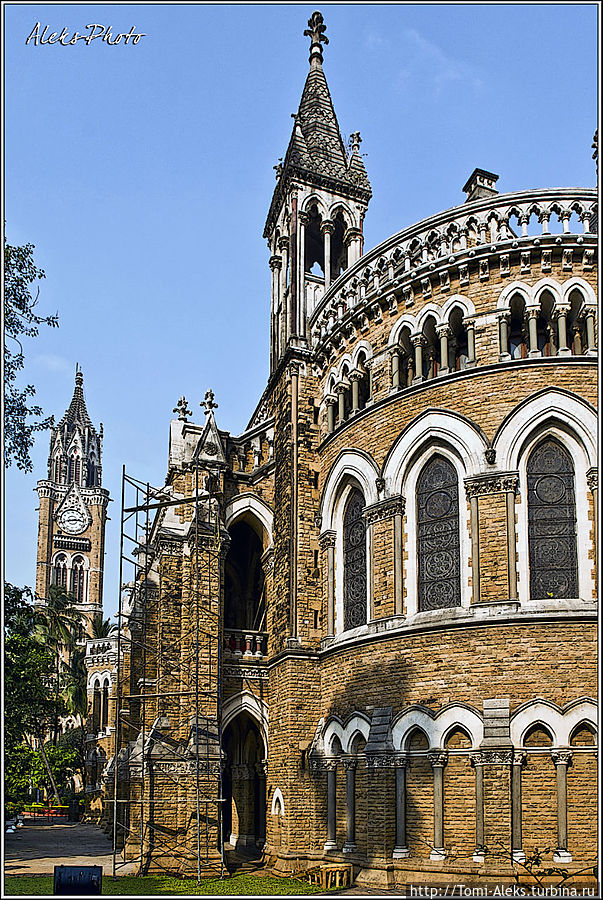 Как я успел заметить, здание находится в состоянии реставрации...
* Мумбаи, Индия