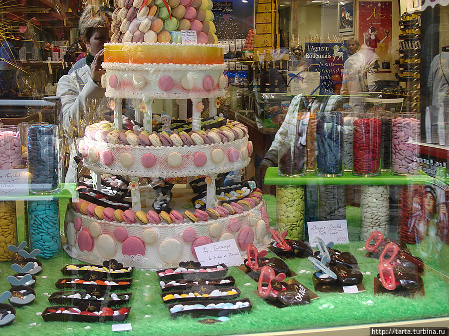 За витриной магазина За витриной магазина