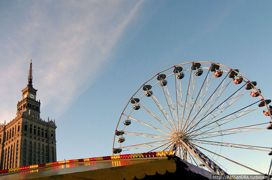 Рождество около советской высотки Варшава, Польша Рождество около советской высотки Варшава, Польша