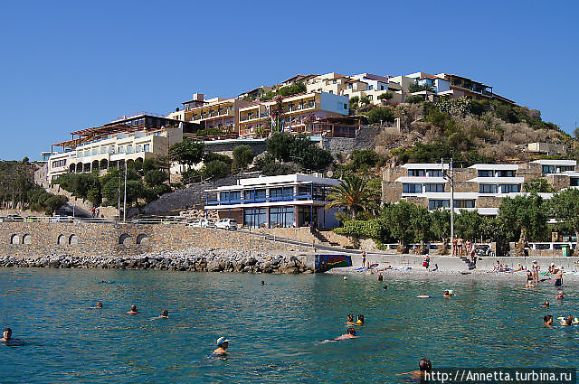 Вид на отель с моря Агиос-Николаос, Греция