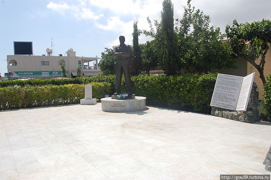 Памятник Тасос Mарку Паралимни, Кипр