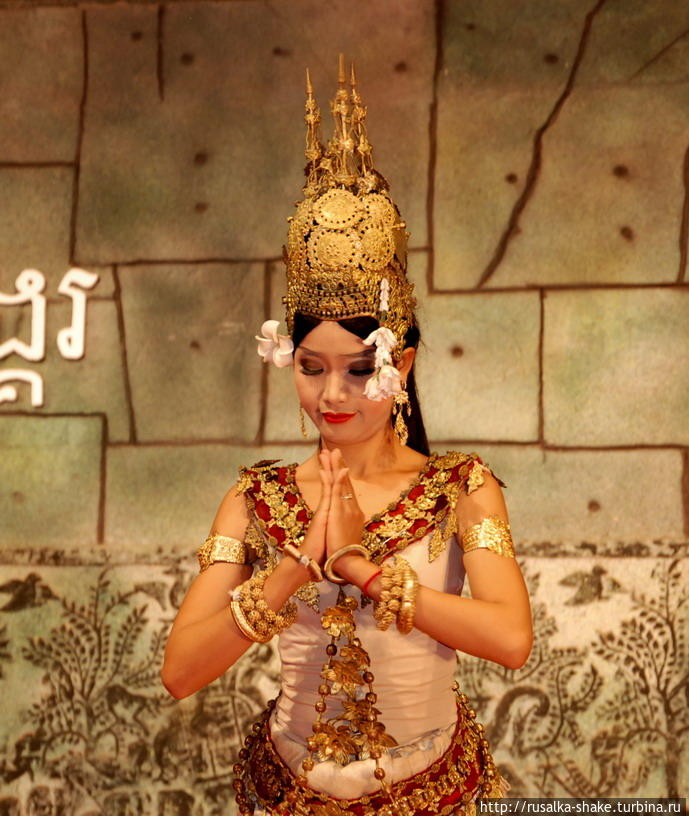 Танец богинь под аккомпанемент вилок Сиемреап, Камбоджа