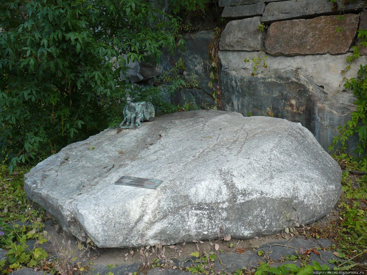 Памятник Вильяму Халлобладу Паргас (Параинен), Финляндия