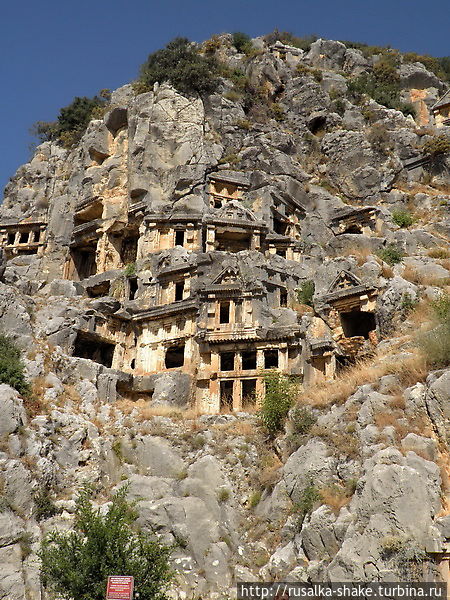 Гробницы в скалах древней Миры Мира, Турция