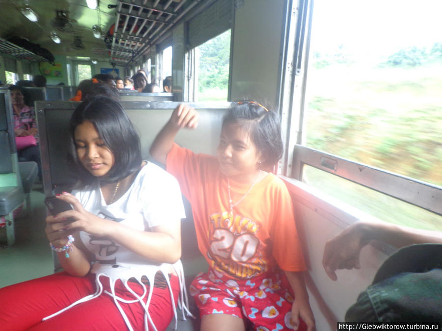 Поездка в тайском поезде Накхон-Си-Таммарат, Таиланд