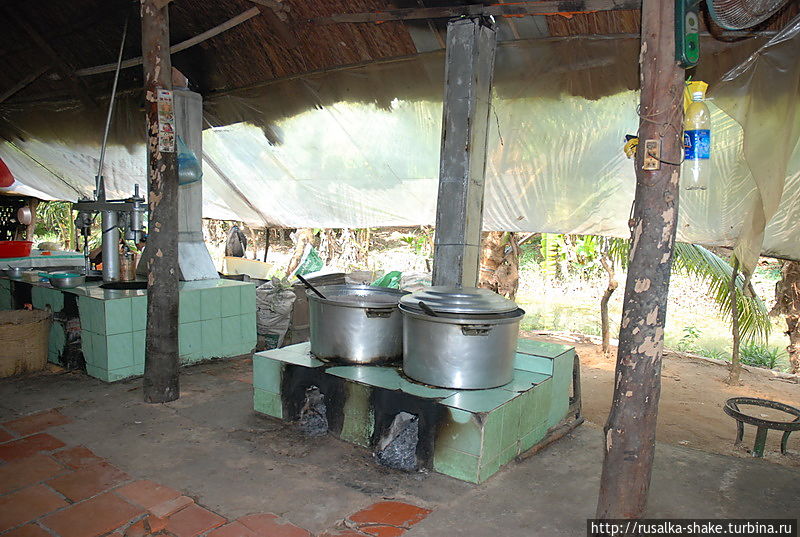 Как делают конфеты из кокоса Лонгсюен, Вьетнам