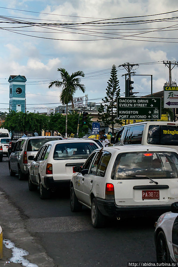 Зарисовка на улицах Очо Риоса Очо-Риос, Ямайка Зарисовка на улицах Очо Риоса Очо-Риос, Ямайка