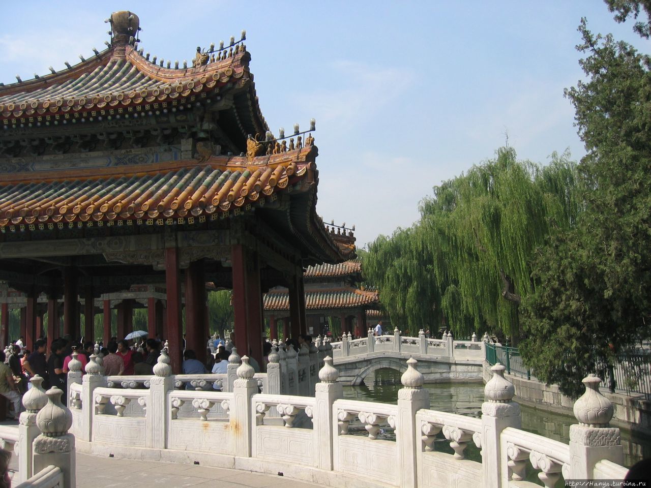 Парк Бэйхай.  Беседки 5 драконов Улунтин Пекин, Китай