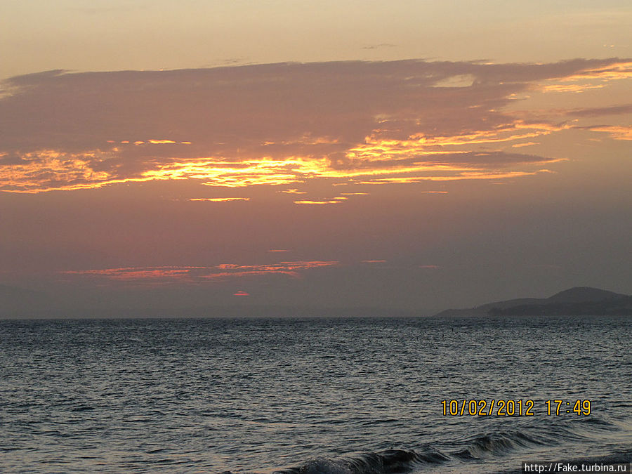 после заката все люди как будто проваливались под землю. мы до сих пор не знаем сидели ли все по номерам компаниями или все таки они знали злачные места) после заката все люди как будто проваливались под землю. мы до сих пор не знаем сидели ли все по номерам компаниями или все таки они знали злачные места)