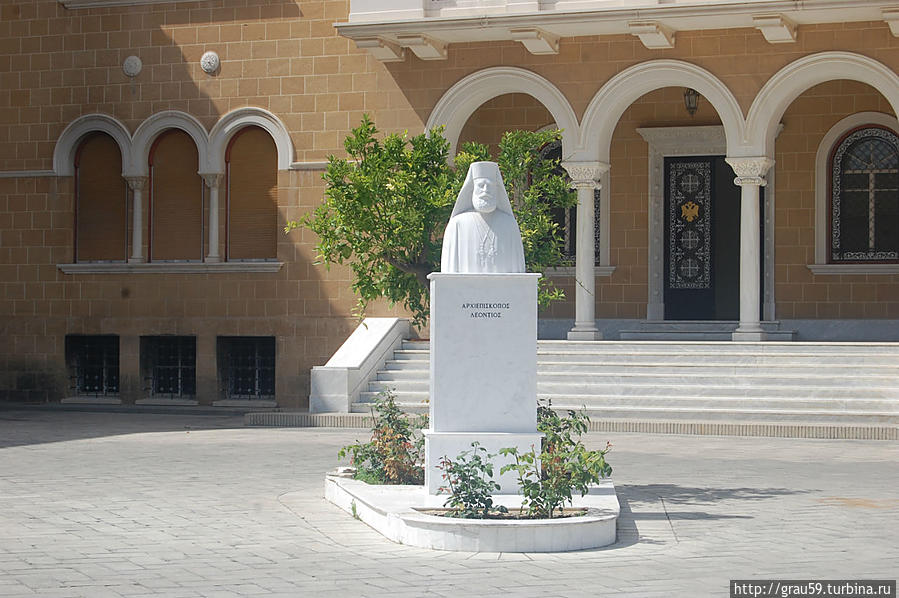 Памятник архиепископу Леонтию Никосия, Кипр