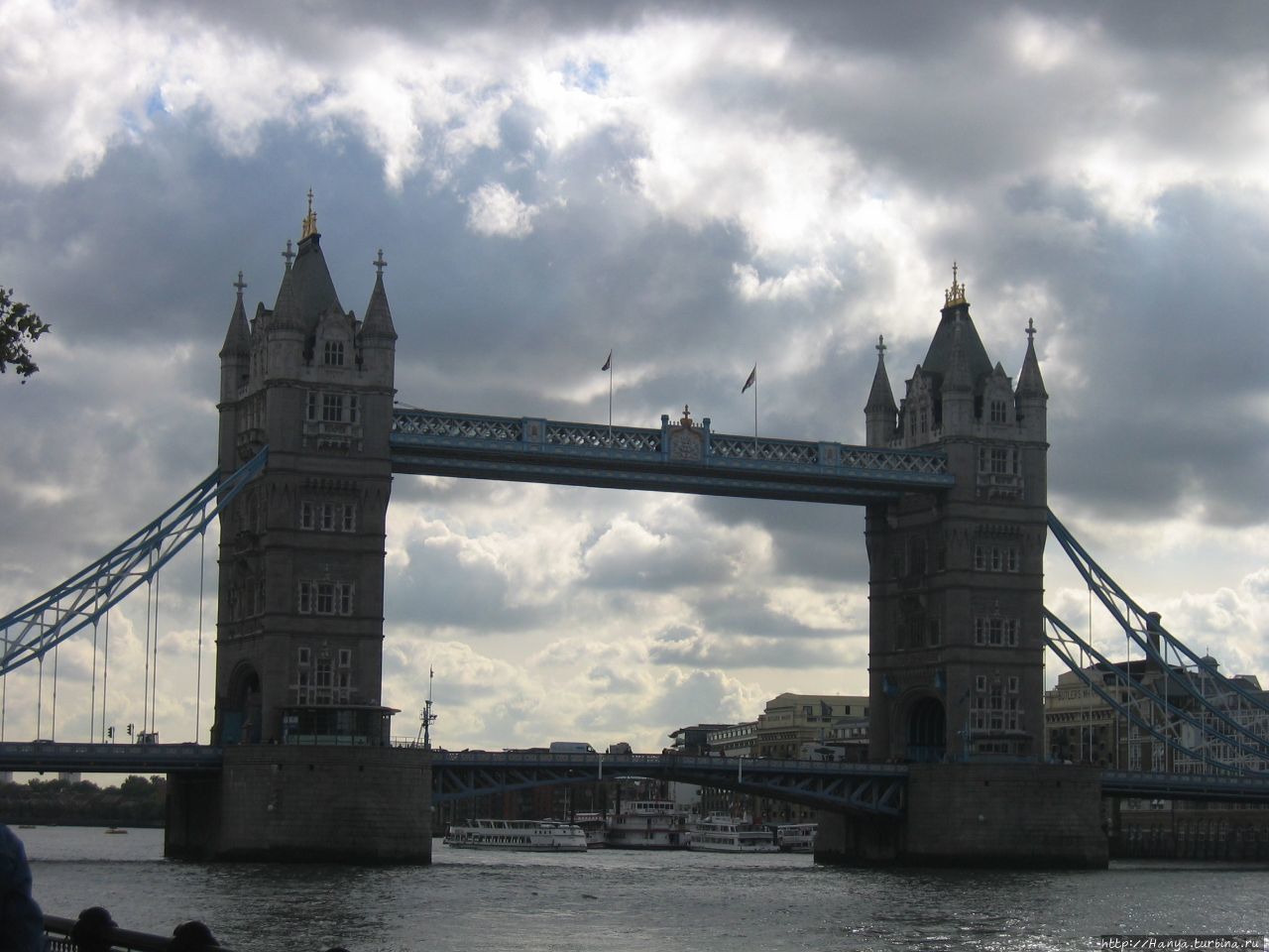 Лондон. Вид на мост Тауэр