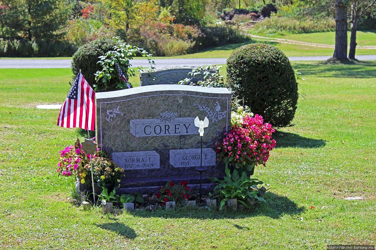 Памятники в Америке на кладбище
