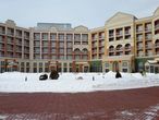 Корпус Radisson Resort Zavidovo. Вид с Набережной отеля