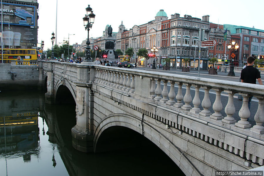 Сумерки на берегах реки Liffey Дублин, Ирландия