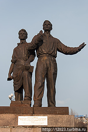Советские скульптуры на З