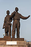 Советские скульптуры на Зеленом мосту