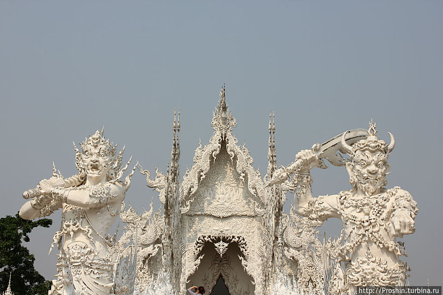 Чианграй, 5-й день, Ват Ронг Кун (Wat Rong Koon) Чианграй, Таиланд Чианграй, 5-й день, Ват Ронг Кун (Wat Rong Koon) Чианграй, Таиланд