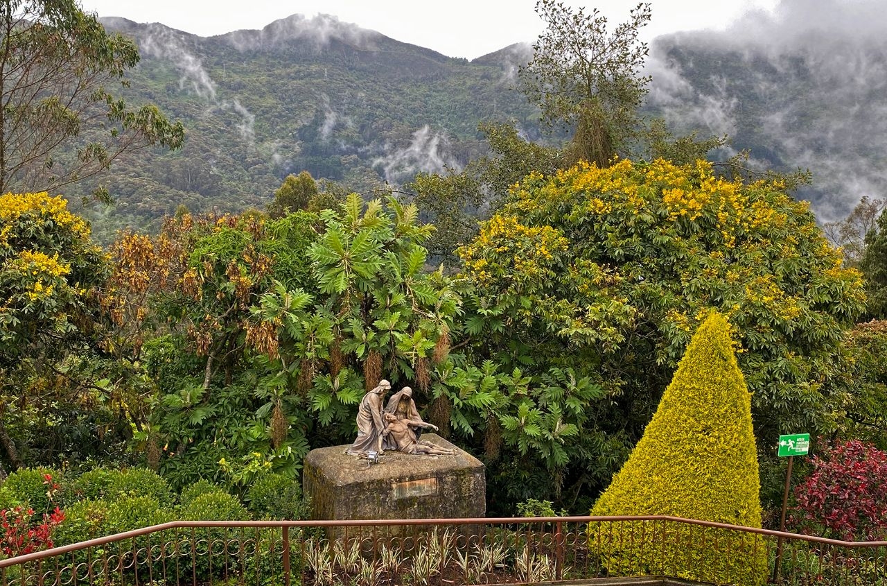 Монсеррат (гора и святилище) Богота, Колумбия
