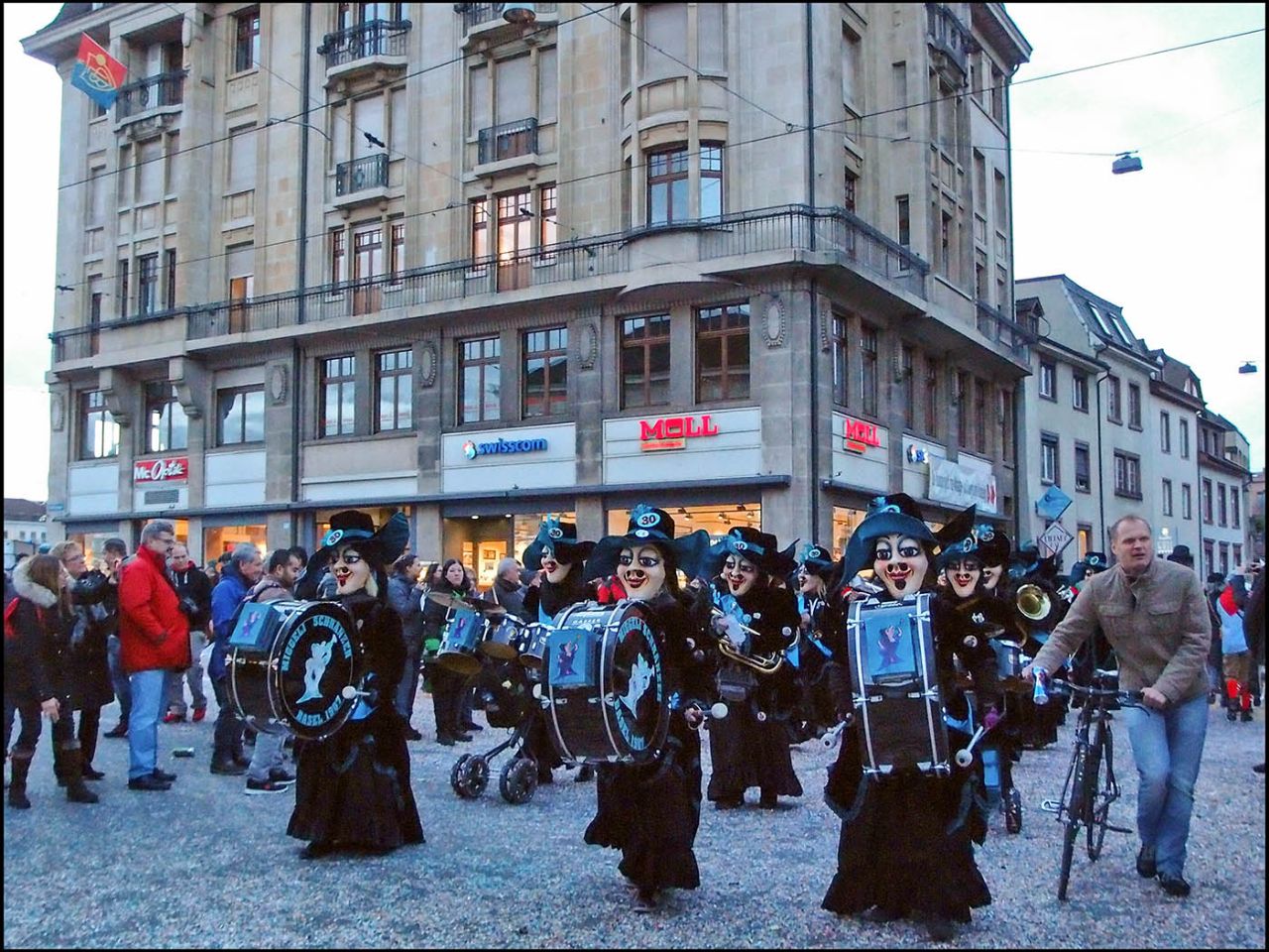Фонари карнавального Базеля Базель, Швейцария Фонари карнавального Базеля Базель, Швейцария